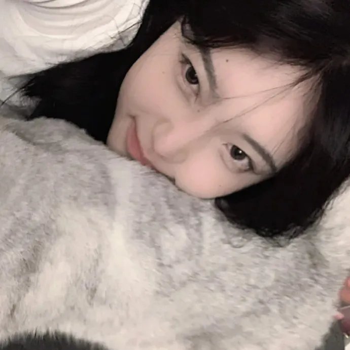 九顶假发的女孩